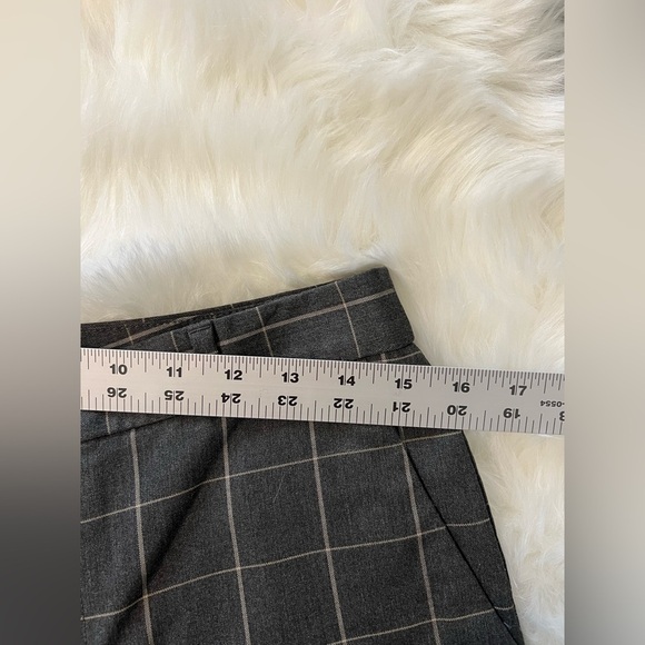 Banana Republic Avery work slacks size 6 plaid design gray and tan - Picture 3 of 9